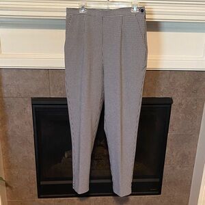 Counterparts Women’s Black and White Checkered Dress Pants. Size 14.